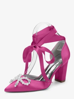 Chaussures de mariage blanches en satin à bout pointu et perles nœud et talon épais