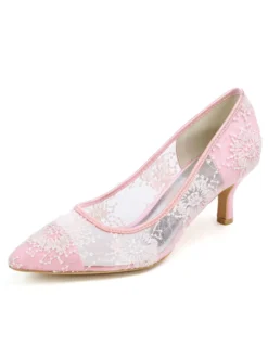 Chaussures de mariage dentelle ivoire bout pointu chaton talon glisser sur les talons de mariée