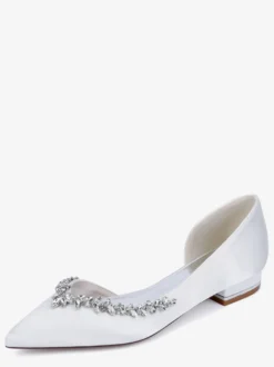Chaussures de mariage plates ivoire en satin à bout pointu et strass