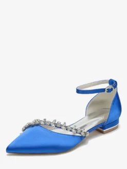 Chaussures de mariage plates en satin à bout pointu avec strass et bride à la cheville