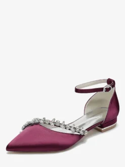 Chaussures de mariage plates en satin à bout pointu avec strass et bride à la cheville