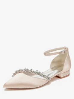 Chaussures de mariage plates en satin à bout pointu avec strass et bride à la cheville