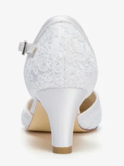 Chaussures de mariage vintage ivoire à bout rond et talon compensé.