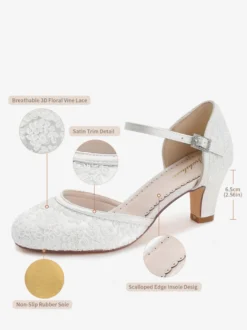 Chaussures de mariage vintage ivoire à bout rond et talon compensé.
