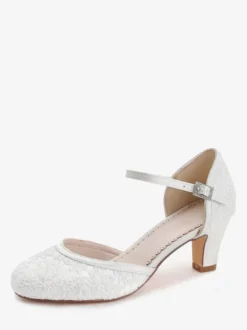 Chaussures de mariage vintage ivoire à bout rond et talon compensé.