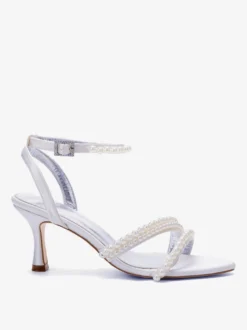 Chaussures de mariée blanches en satin et perles à talons hauts et bride cheville.