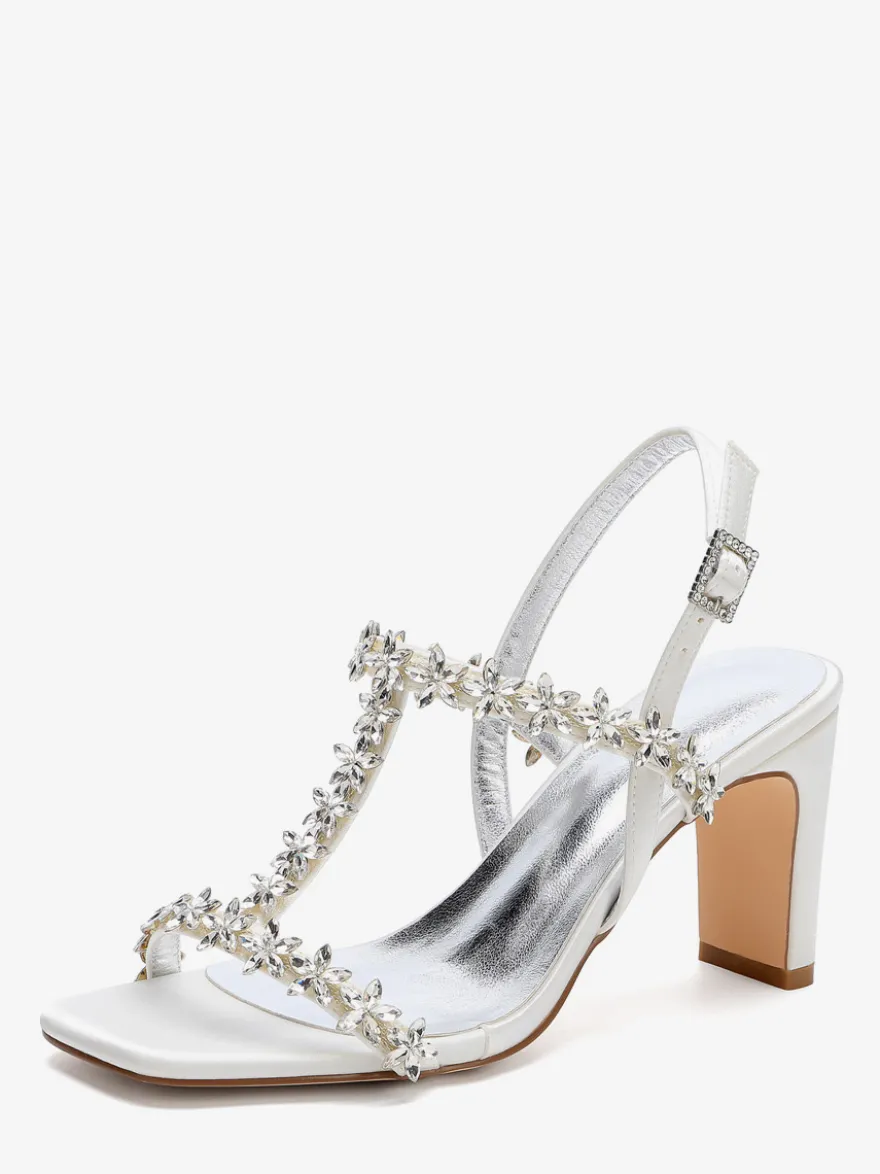 Chaussures de mariée en satin à talon compensé ornées de strass et de détails floraux