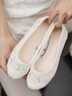 Chaussures de mariée plates à bout rond perles et dentelle style vintage