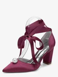 Chaussures de mariée à talons épais en satin bout pointu perles et lacets