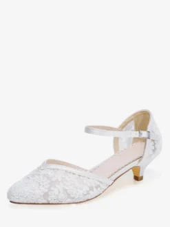 Chaussures de mariée vintage en dentelle bout pointu détail boucle talon chaton