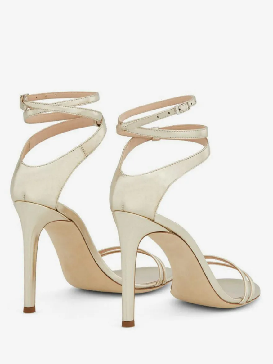 Chaussures de soirée dorées à talons hauts bout ouvert et bride cheville pour bal de promo