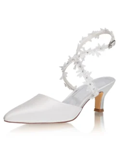 Chaussures femme ivoire bout pointu talon carré en satin