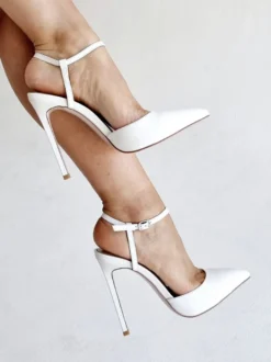 Chaussures habillées blanches à talons hauts et bout pointu avec bride arrière