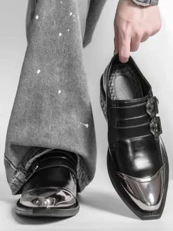 Chaussures habillées noires pour hommes à talon épais et boucle décorative à enfiler