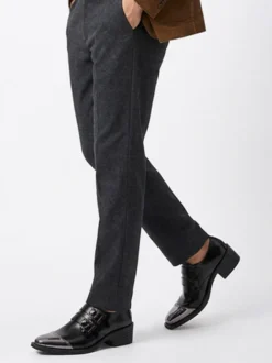 Chaussures habillées noires pour hommes à talon épais et boucle décorative à enfiler