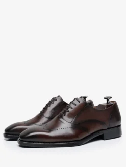 Chaussures habillées pour hommes chaussures de mariage formelles à bout carré en cuir de vachette Brogue Derby