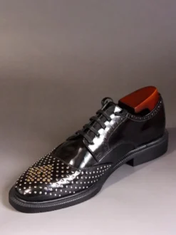 Chaussures habillées pour hommes modernes à bout rond et rivets en cuir de vache