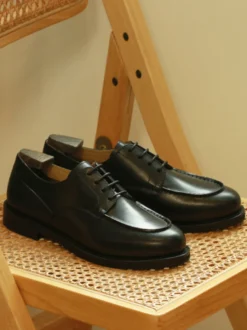 Chaussures habillées pour hommes Chaussures de mariage fantastiques à bout rond en cuir de vache Derby