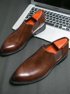 Chaussures habillées pour hommes à enfiler bout pointu en cuir synthétique semelle en caoutchouc antidérapante style Chelsea chaussures décontractées à talon bas