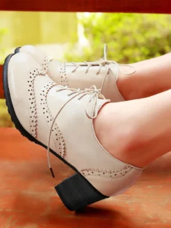 Chaussures Oxford blanches Femme Richelieu à lacets bout rond