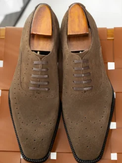 Chaussures Oxford en daim pour hommes bout rond lacets style brogue.