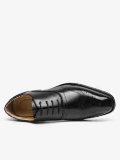 Chaussures Oxford marron pour hommes bout rond à lacets.