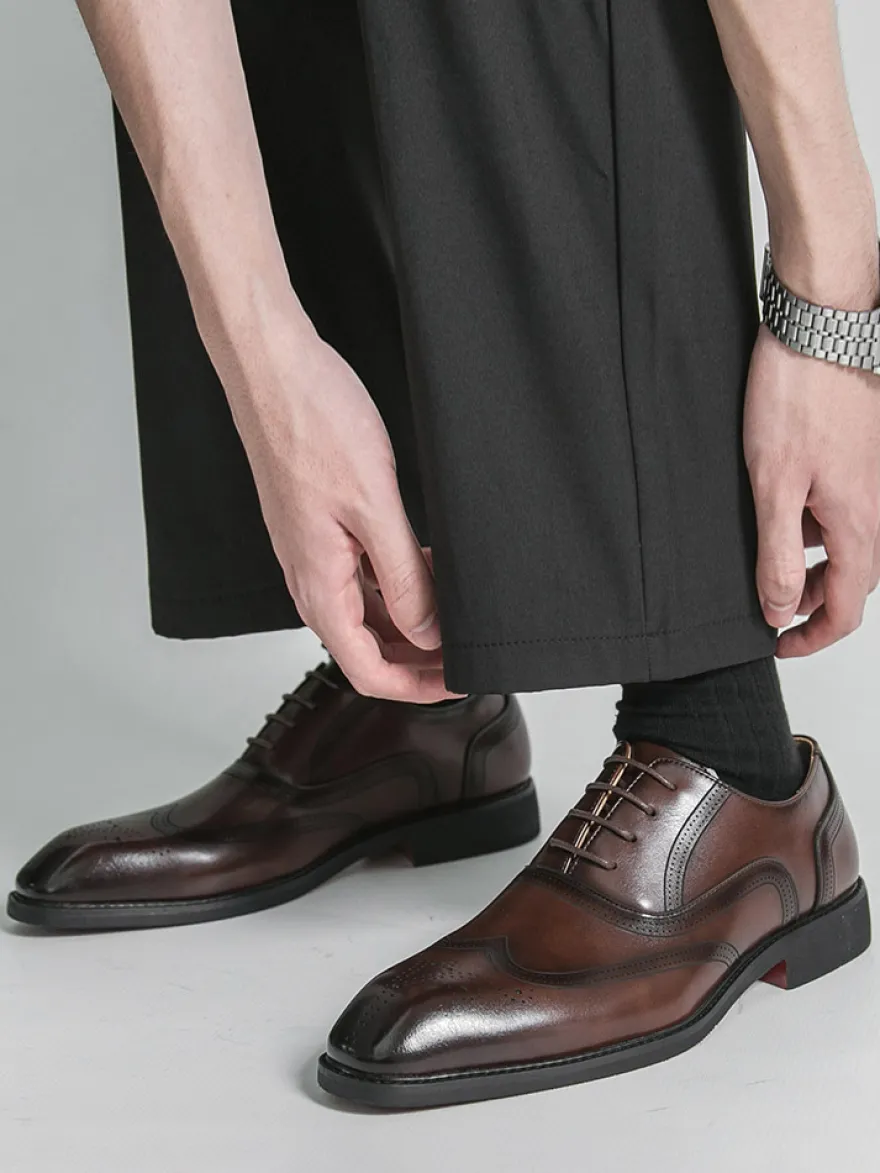 Chaussures Oxford marron pour hommes bout rond à lacets.