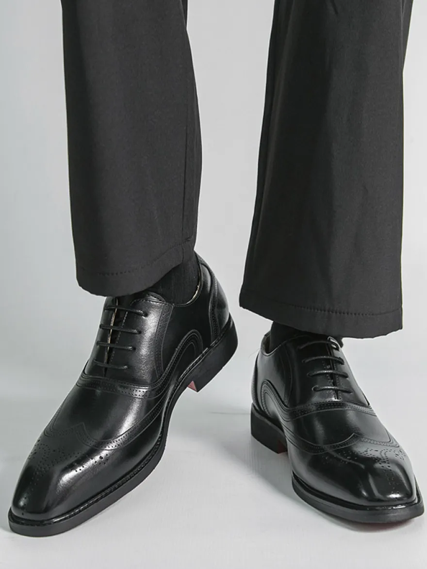 Chaussures Oxford marron pour hommes bout rond à lacets.