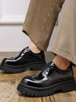 Chaussures Oxford noires pour hommes bout rond lacets décontractées