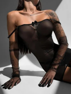 Chemise à bretelles rouges avec nœud en tulle et dos croisé lingerie de nuit