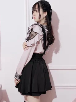 Chemise Lolita en dentelle col rond volants manches longues ruban décoré