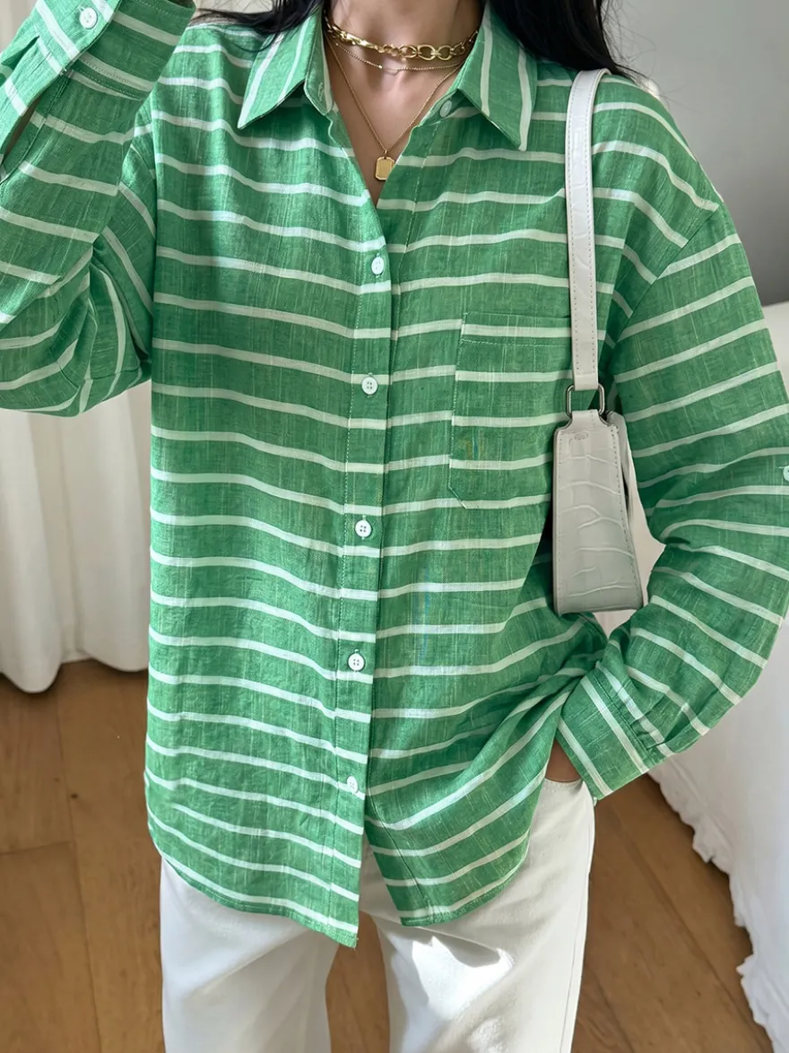 Chemise à rayures horizontales vertes et roses boutonnée col et poche manches longues coupe oversize style décontracté