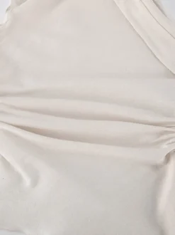 Chemisier asymétrique à une épaule sans manches pour femme froncé sur le côté et drapé.