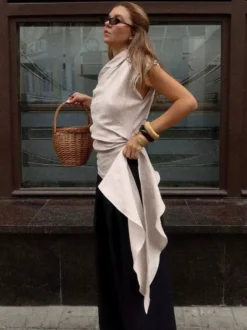 Chemisier asymétrique à une épaule sans manches pour femme froncé sur le côté et drapé.