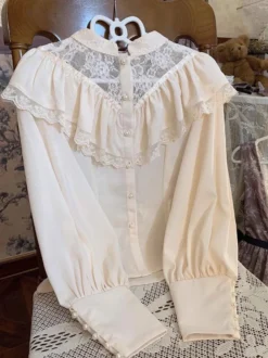 Chemisiers gothiques Lolita à volants et manches longues en dentelle haut Lolita en dentelle écru et blanc