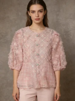 Chemisier transparent à col rond et imprimé floral 3D manches courtes bouffantes motif losanges fermeture boutonnée