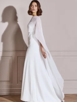 Châles de mariée blancs à manches mi-longues et décolleté conçu en mousseline de soie
