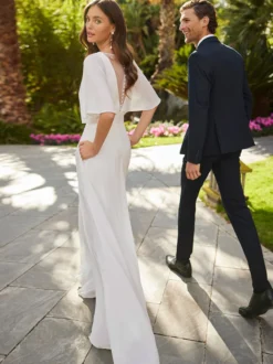 Combinaison de mariée col V manche courte boutonné sur dos