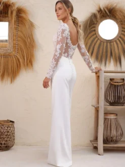 Combinaison de mariée en dentelle longueur au sol décolleté travaillé manches longues amovibles taille naturelle couleur ivoire