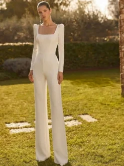 Combinaison de mariée 2 pièces en crêpe stretch avec nœuds et traîne col carré manches longues taille naturelle couleur ivoire