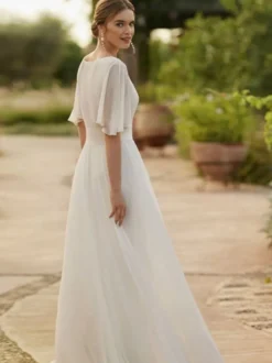 Combinaison de mariée tenue de mariée col V sans manche avec une cape