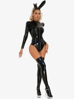 Combinaison intégrale en cuir verni holographique avec oreilles de lapin manches longues fermeture éclair sur le devant pour femme.