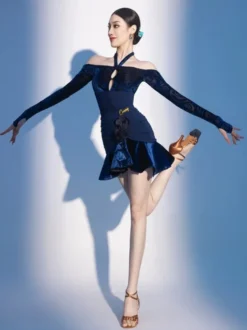 Costume de danse latine bleu marine foncé pour femme dos nu à volants style western/latin coupe sexy.