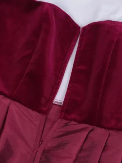 Costume de serveuse de bière allemande pour femme robe dirndl rouge en velours avec tablier tenue de fête carnaval et festival bavarois