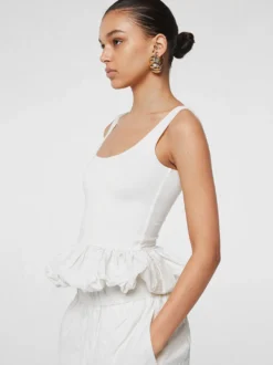Débardeur blanc à col en U volants et dos nu chic pour femmes