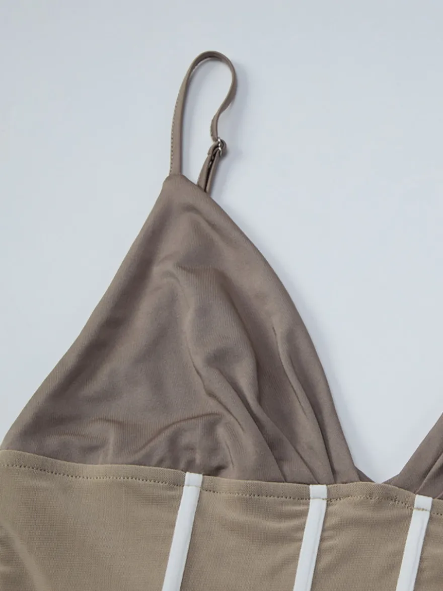 Débardeur kaki à bretelles fines et décolleté gainant pour femme