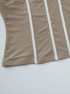 Débardeur kaki à bretelles fines et décolleté gainant pour femme