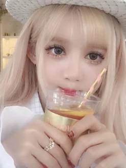 Doux Lolita perruques longue fibre résistante à la chaleur Blonde Lolita cheveux perruques Déguisements Halloween