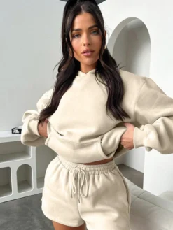 Ensemble de détente 2 pièces : sweat à capuche oversize short à poches et cordon de serrage