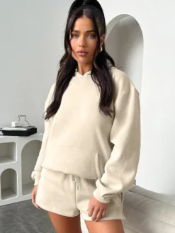 Ensemble de détente 2 pièces : sweat à capuche oversize short à poches et cordon de serrage